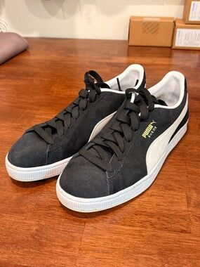 Puma Suede Classic Sneakers in Black & White